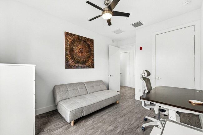 Building Photo - 1034 NE 18th Ave