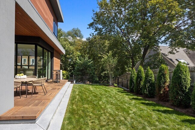 Building Photo - 90 Auburndale Ave