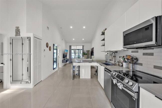 Building Photo - 5506 SW 28th Terrace