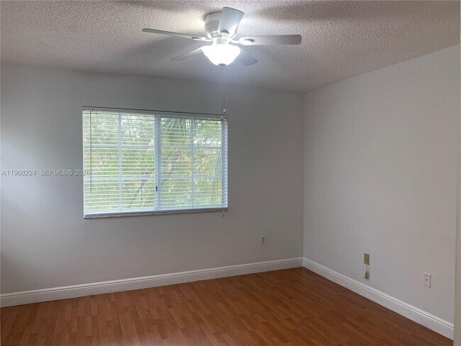 Building Photo - 2240 E Preserve Way