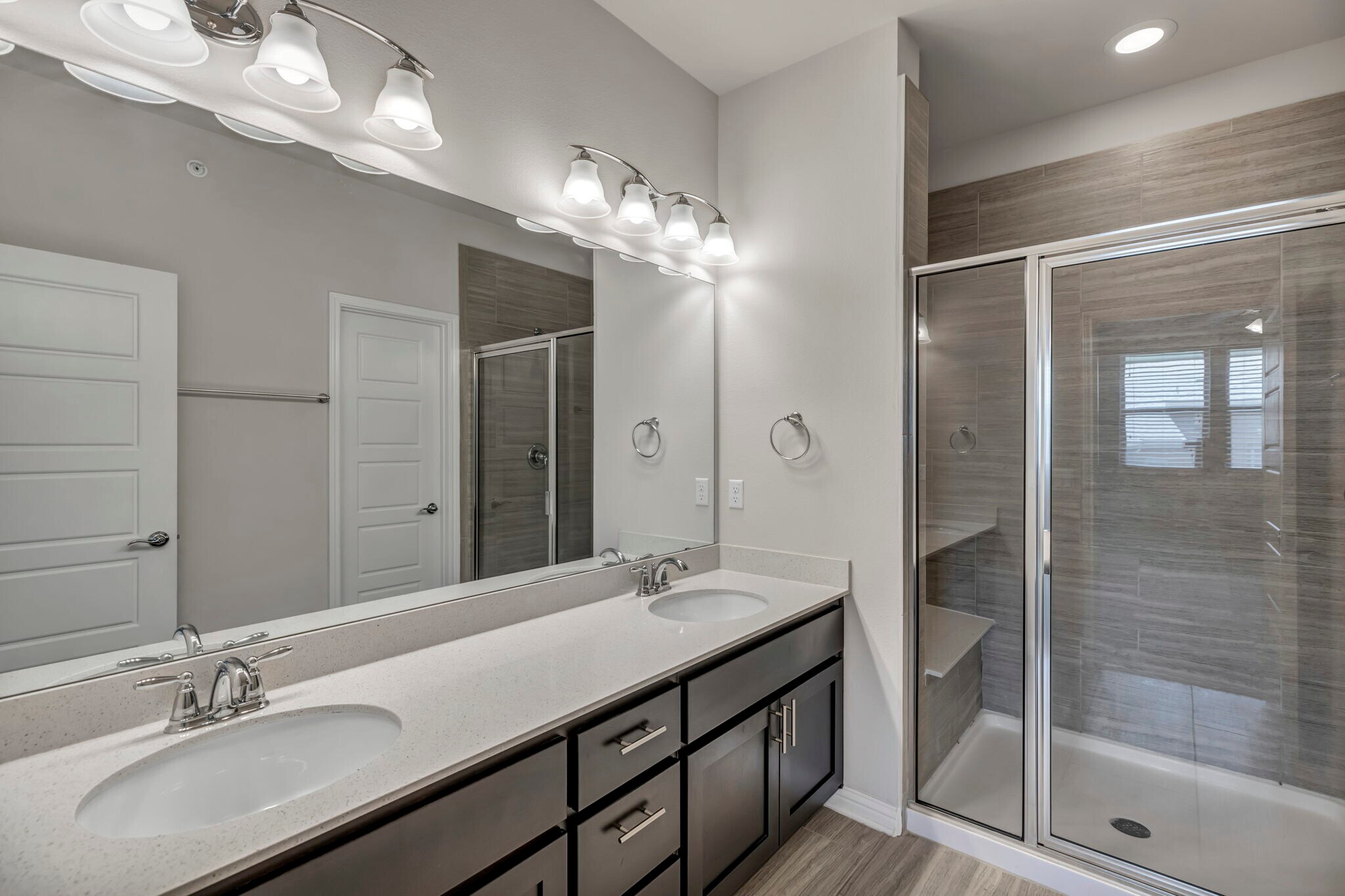 Building Photo - 13800 Lyndhurst St