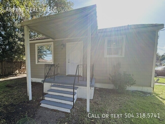 Building Photo - 2501 Delille St
