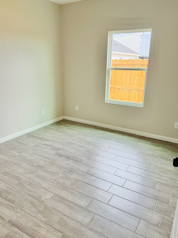 Building Photo - 701 N Onyx Ave