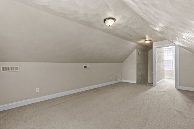 Building Photo - Charming 3-Bedroom Home for Rent in Norfolk!