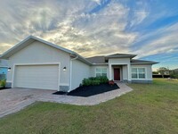 Building Photo - Modern & Spacious 3 Bed + Den, 2 Bath with...