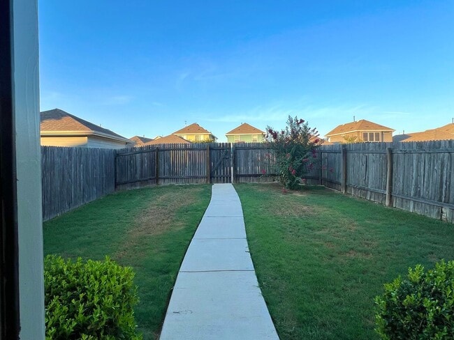 Building Photo - Off I-35 in San Marcos! $300 Move-In Credit!