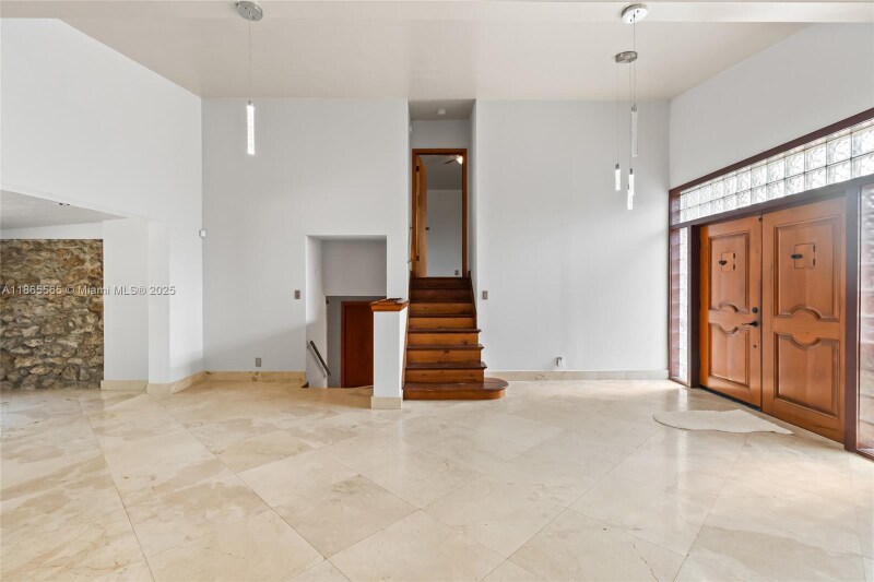 Building Photo - 2530 Okeechobee Ln