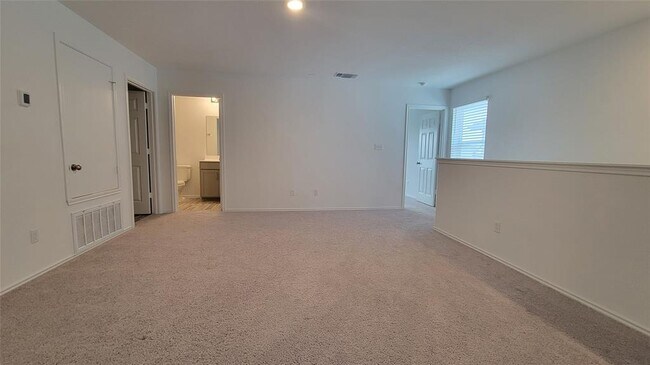 Building Photo - 217 Redonda Dr