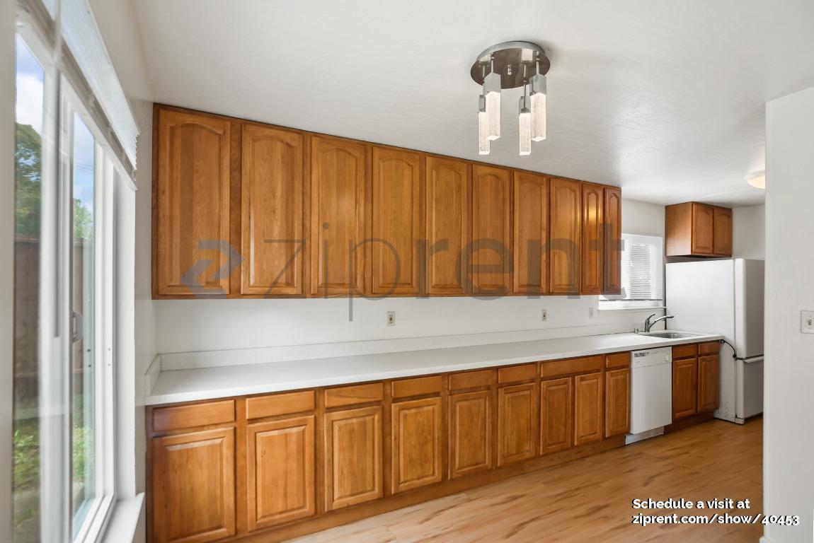Building Photo - 3160 Birmingham Dr