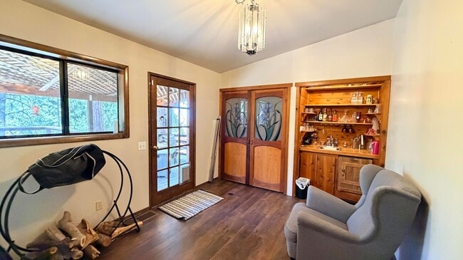 Building Photo - 54061 Linger Ln