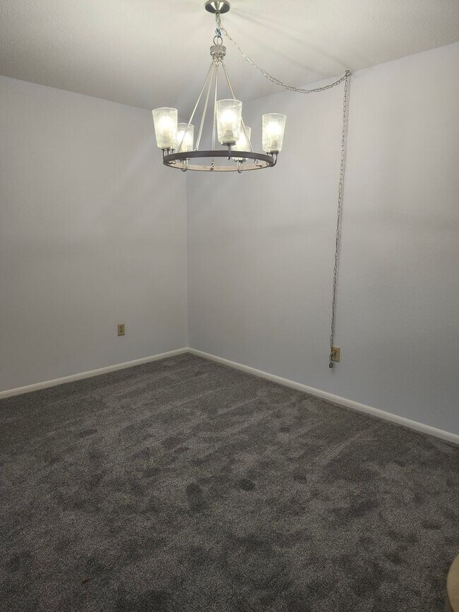 Building Photo - Oak Forrest 55 and older Condominium FOR RENT! ANNUAL-FIRST FLOOR