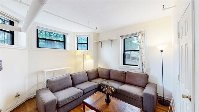 Primary Photo - 137 Peterborough St