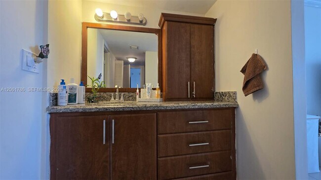 Building Photo - 3675 N Country Club Dr