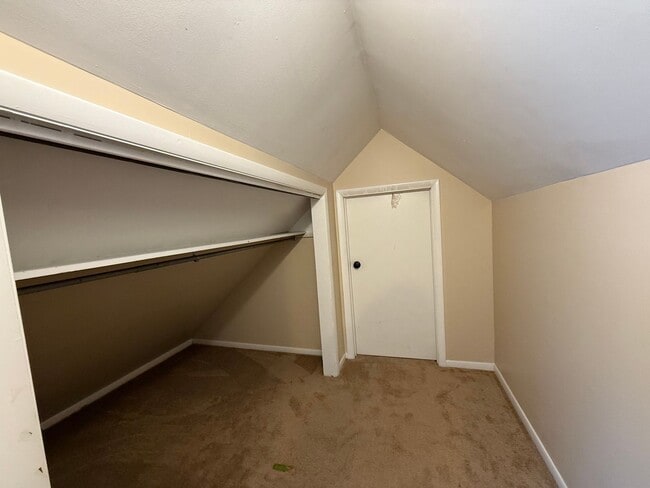 Building Photo - Charming 3 Bedroom, 1 Bath Home in the Swa...