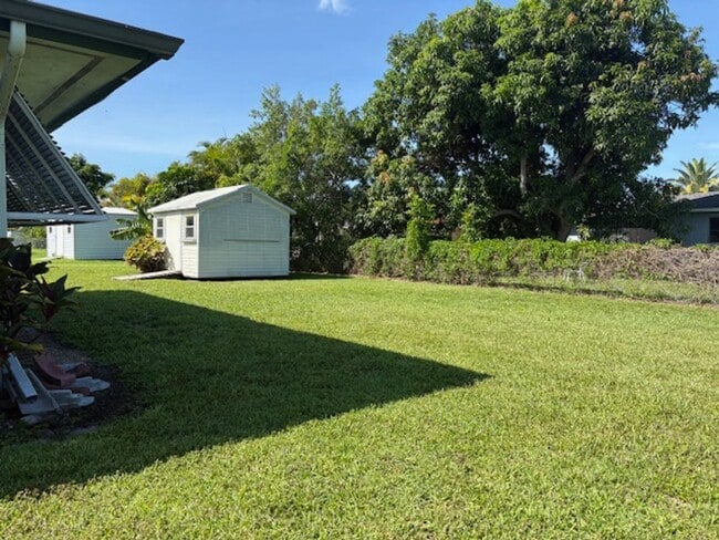 Building Photo - Charming 2-Bedroom Home in Prime Cape Cora...