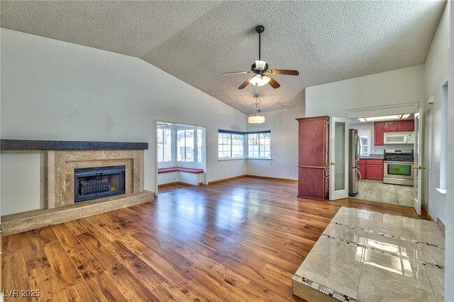 Building Photo - 2728 Miraflores Ave