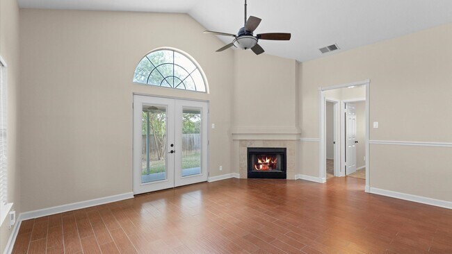 Building Photo - Parkwood