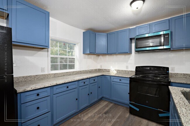 Building Photo - Fully Renovated 3/2 in West Mobile!