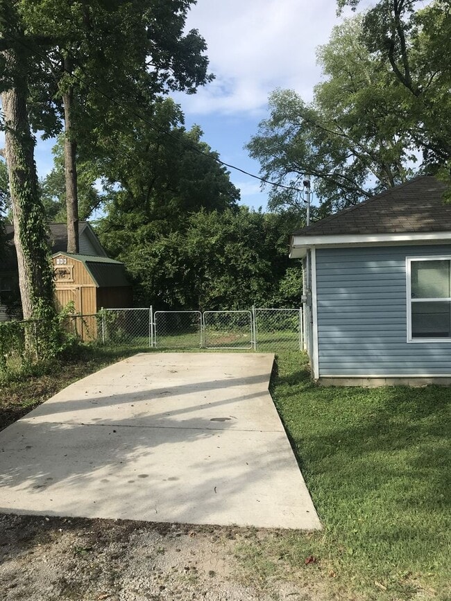 Building Photo - 2 Bed & 2 Bath in Old Hickory