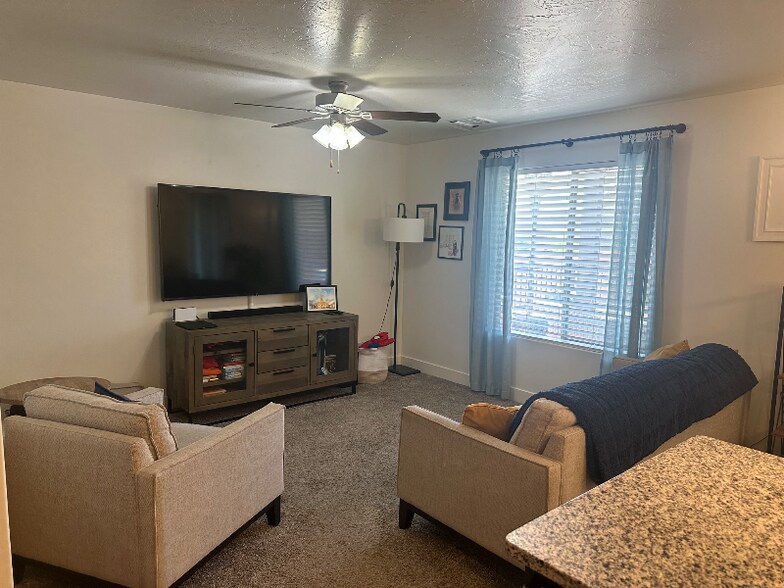 Building Photo - 5899 Challenger Way