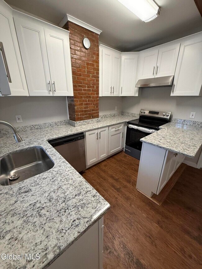 Building Photo - 38 State St