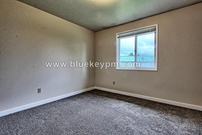 Building Photo - 14005 NE 70th St