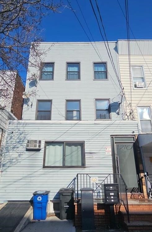 Building Photo - 1210 12th St