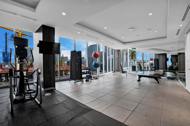 Building Photo - 1010 SW 2nd Ave