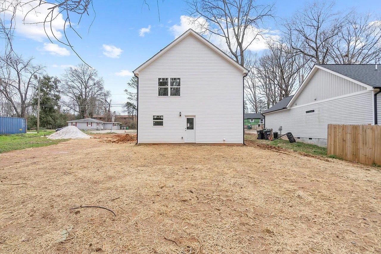 Building Photo - Room in House on Kenhill Dr