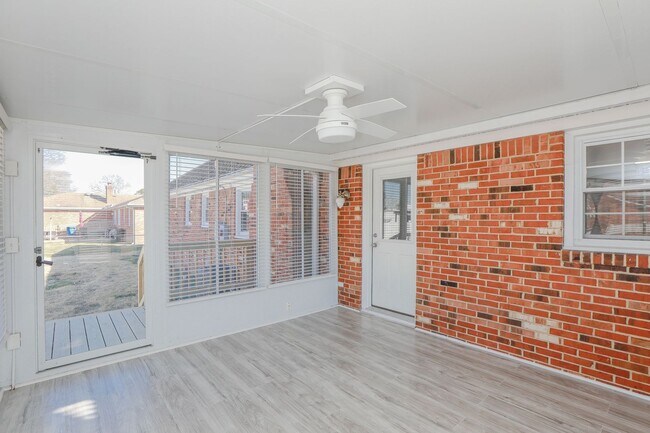 Building Photo - Beautiful for rent home located in central Virginia Beach