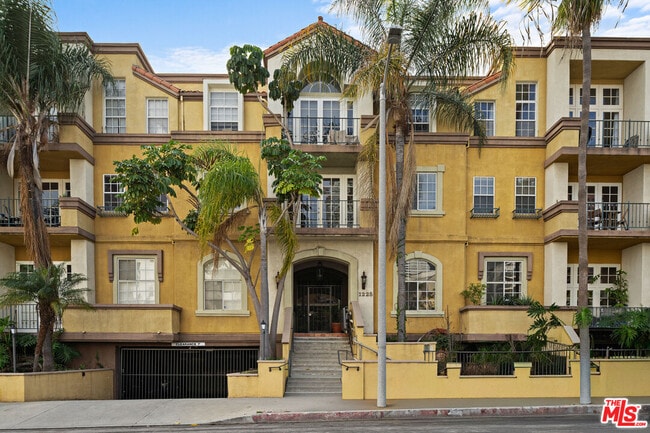 Building Photo - 1225 Armacost Ave