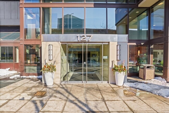 Building Photo - 127 Greyrock Pl