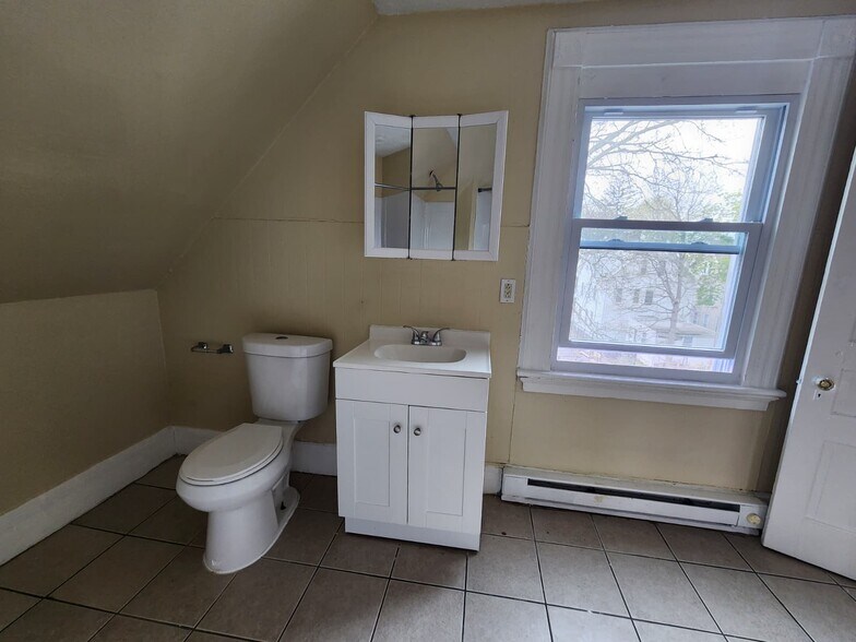 Building Photo - 170 Sherman Ave