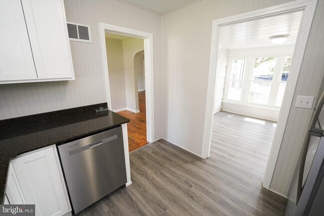 Building Photo - 737 Magnolia Dr