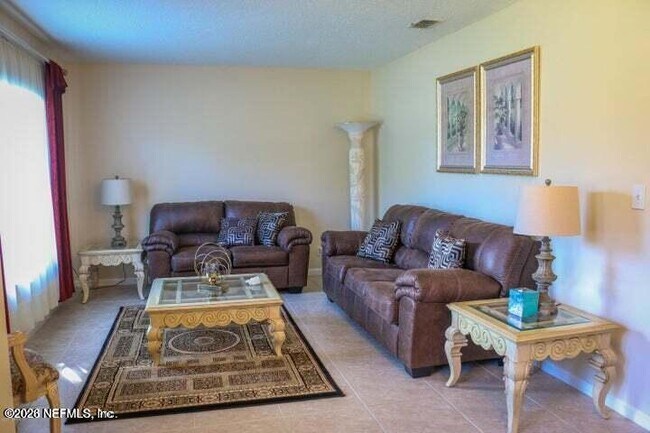 Building Photo - 2114 Forest Gate Dr E