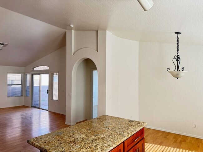 Building Photo - Jewel in South Tempe 3 bedroom rental