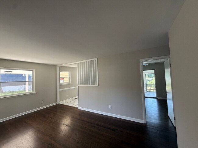Building Photo - 126 Deerfield Dr