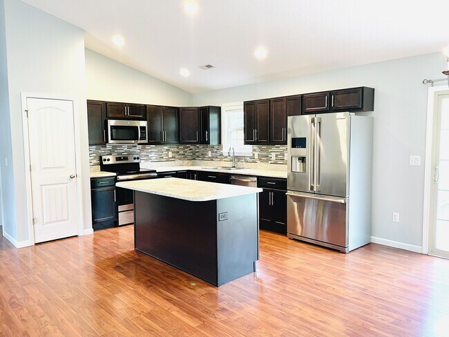 Building Photo - 1020 Saint Charles Way