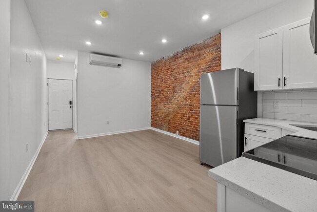 Building Photo - 13 S 55th St