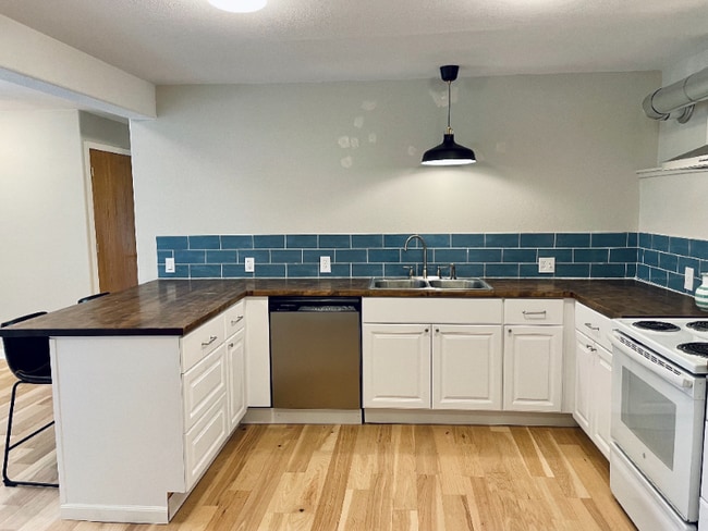 Building Photo - 146 Brooklyn Cir