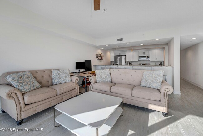 Building Photo - 1825 Riverside Dr