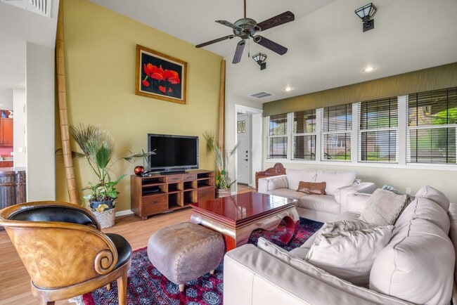 Building Photo - Modern Wailuku Home | 3 Bed / 2.5 Bath | Fully Furnished | Pet Friendly | Spacious Living & Prime...
