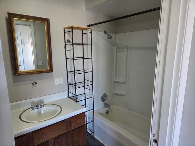 Building Photo - 1701 W Adams St