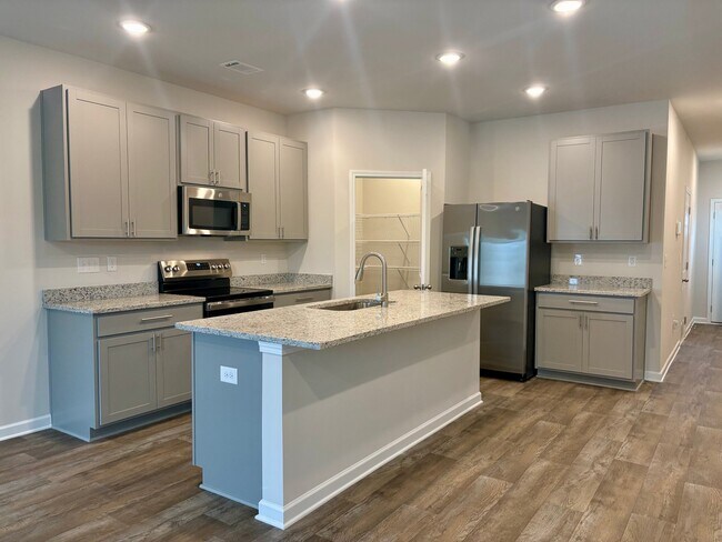 Building Photo - 5252 Magnolia Pl