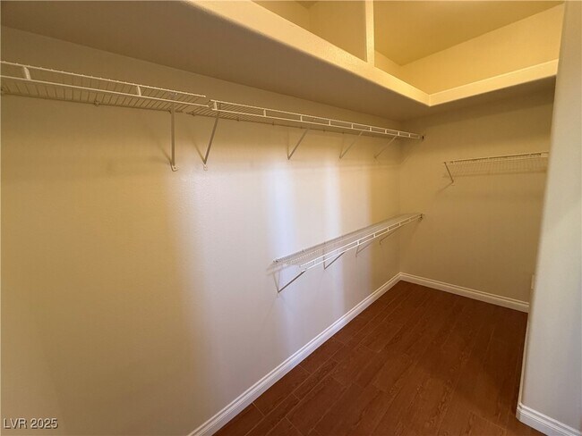 Building Photo - 10513 Longwood Dr