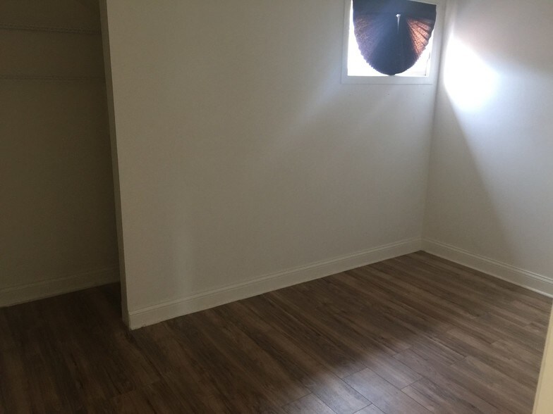 SECOND bR - 4555 W Wellington Ave