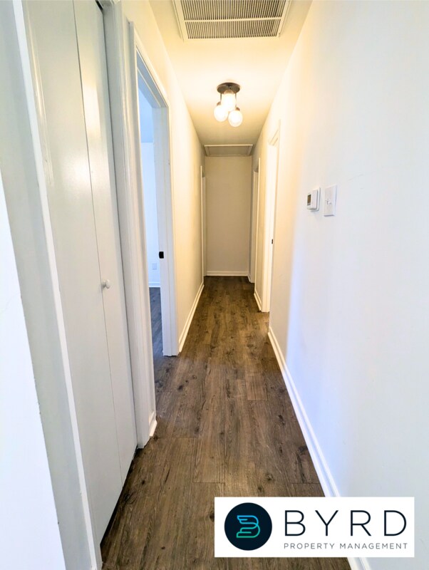 Building Photo - 5006 Glen Tara Dr