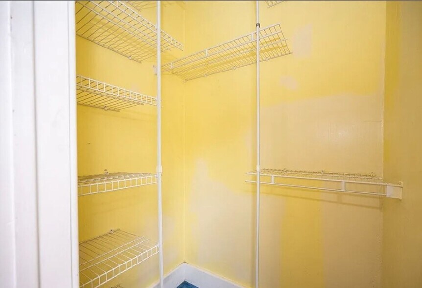 Building Photo - 108 David Ave