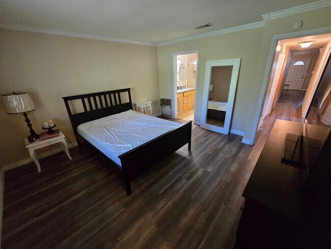 Building Photo - 2561 Gonzaga Ln