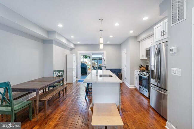 Building Photo - 315 Upshur St NW